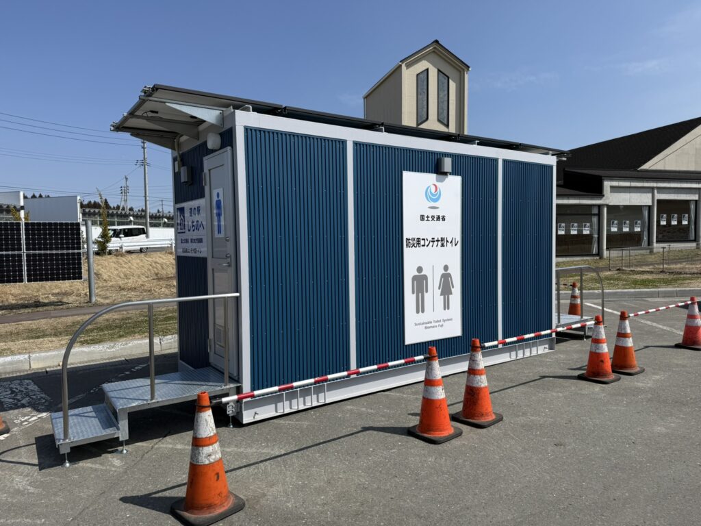 防災道の駅に自立型コンテナトイレ納品